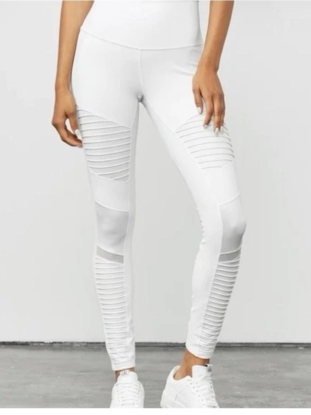 Alo Yoga High Waist Moto Legging
S White Athletic Workout Gym
Minimalist